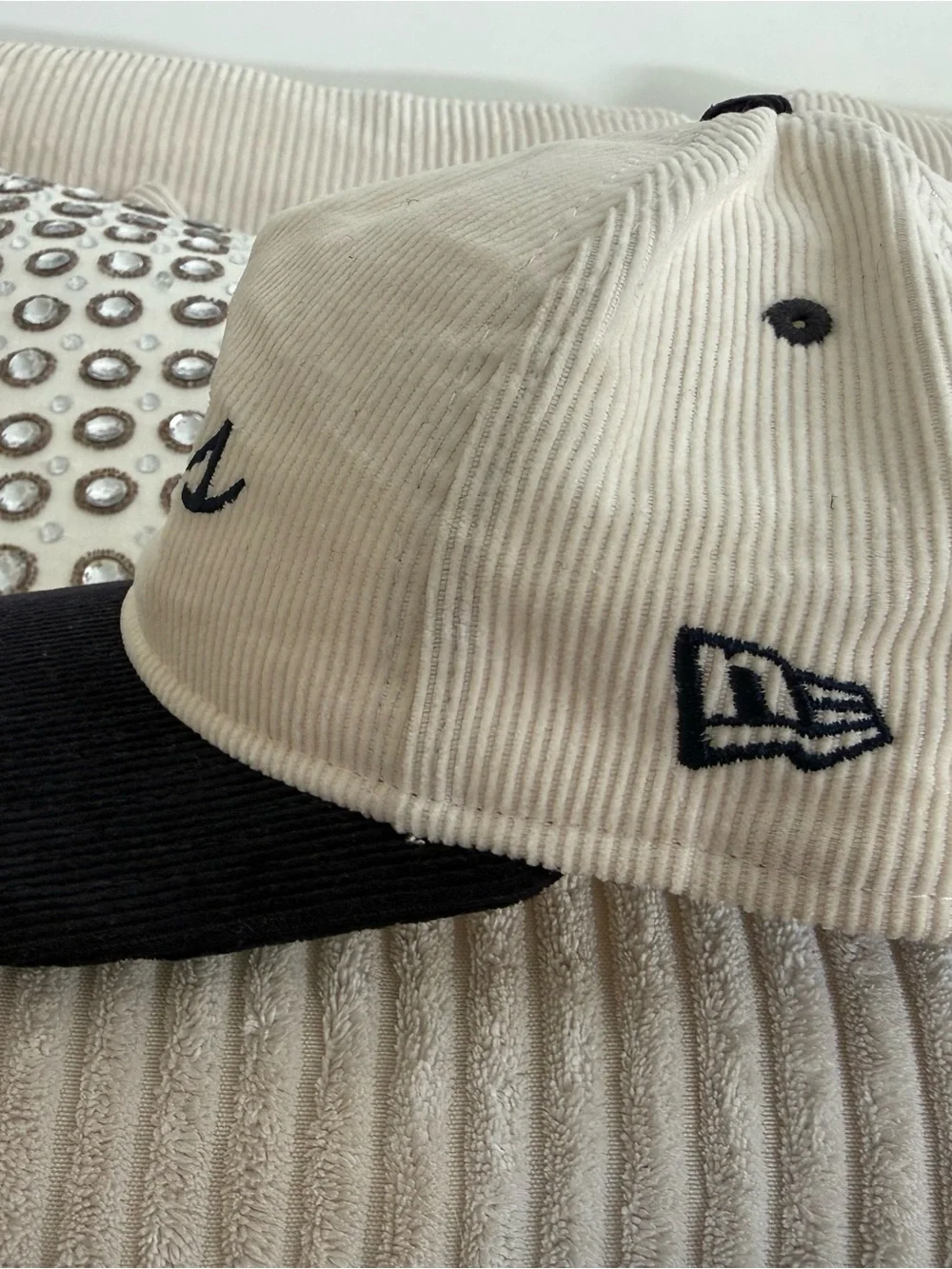 New Era New York Yankees Corduroy Cap in Cream and Black